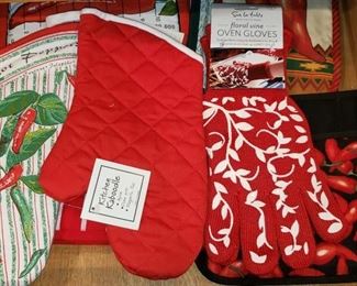 Oven Mitts & Pot Holders (New)