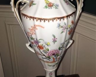 Porcelain urn lamp (no shade)