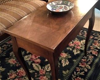 Side/beverage table