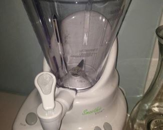 Blender with dispenser