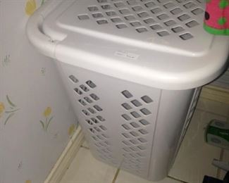 Laundry hamper