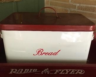 Enameled bread box