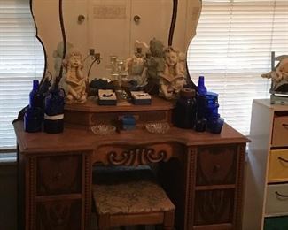 Antique vanity dresser