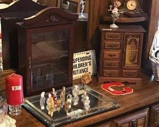 Jewelry boxes & miniature perfume bottles