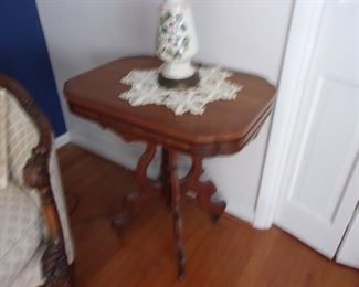 VICTORIAN Table