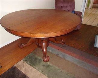 5' Round Oak Dining Table