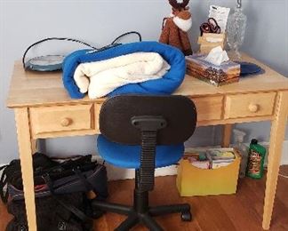 Small child's desk