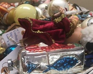 A HUGE LOT OF MOSTLY VINTAGE CHRISTMAS ORNAMENTS 