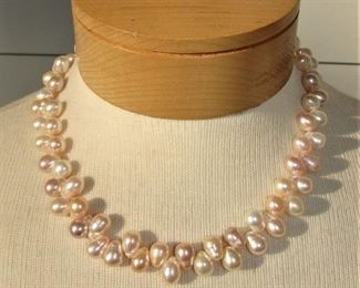 LOT 220: Ladies Baroque Natural Pearl Necklace, 18" Marked 585
