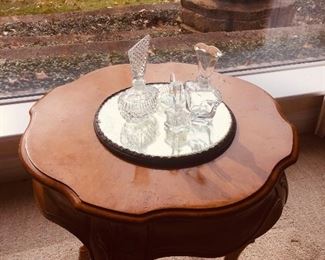 round  table with a mirrored plateau and fine perfume bottles