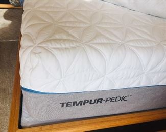 almost brand new tempur-pedic king mattress