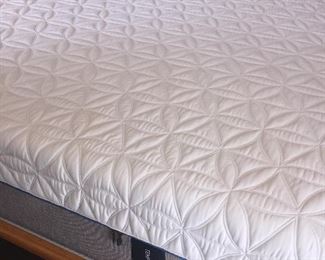 Mint!  I Cloud Luxe king mattress with foundation 