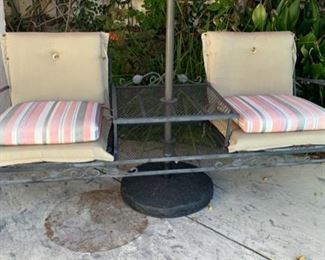 Tete-A-Tete in the Shade