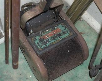 Floor polishing machines