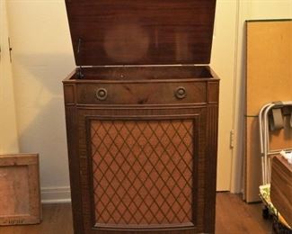 Working radio cabinet