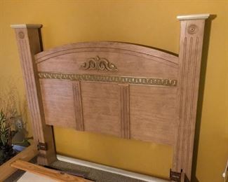 Queen Bed Room set includes this foot bd & head bd with side rails and supports for your box spring.  