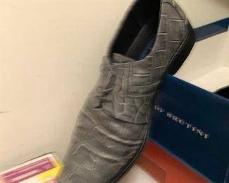 Size 11.5 gray Crocodile shoes 