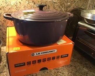 Le Creuset Dutch  10" Eggplant