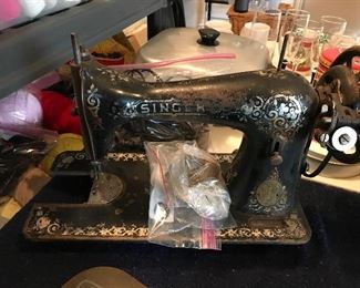 Antique Singer sewing machine still works and is still available