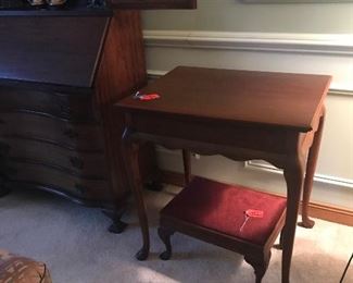Game table w/Queen Anne legs (Top opens) and footstool