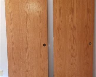 Lot of 2 Interior Oak Veneer Hollow Core Doors with Hinges (30 in. x 80 in.)