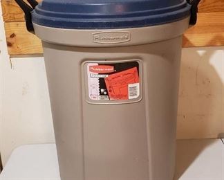Rubbermaid Roughneck 26 Gal. Refuse Container