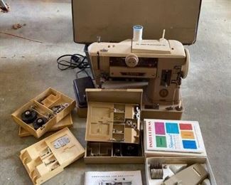 Singer 401A Sewing Machine w/Attachments
