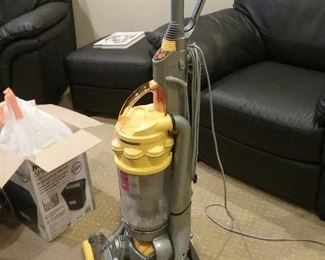 DYSON VACUUM