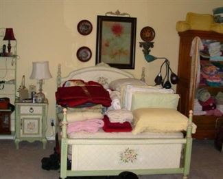 Bedding, linens, towels