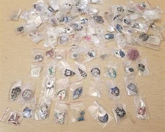 approximately 100 Pair of assorted earrings