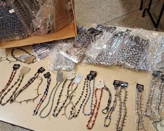 approximately 400 assorted necklaces