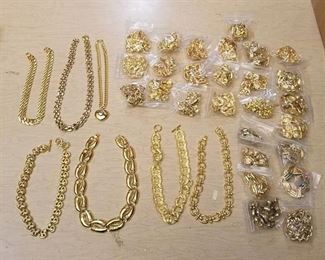 approximately 34 assorted gold colored necklaces / chokers