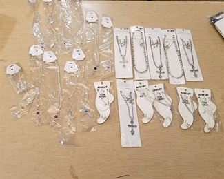 Lot of assorted jewelry- neclaces, anklets, toe rings