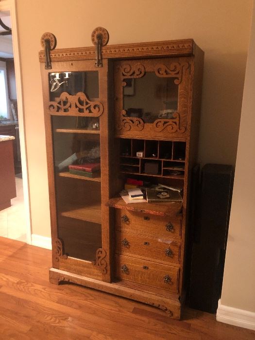 This is an amzing antique, a "Librarians secretary" is really one of a kind! Absolutely pristine!