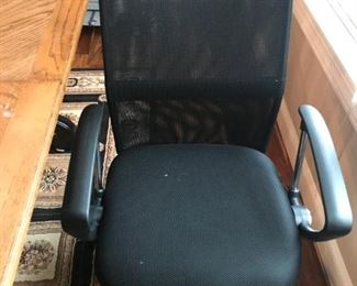 Several office chairs.  A selection of nice rugs to choose from as well. 