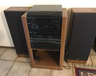 Panasonic stereo set with turntable and speakers