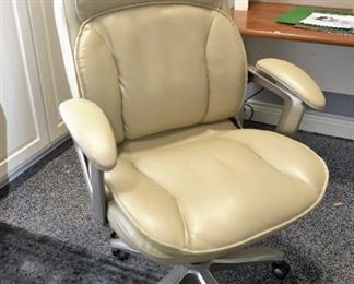 Thomasville rolling office chair