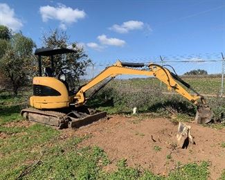 2010 CAT 303C CR mini excavator. 3900 hours. Newer paint, engine just serviced, regular maintenance and greasing. Hydraulic fluid test shows good fluid and hydraulics.