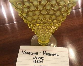 Vaseline hobnail vase 