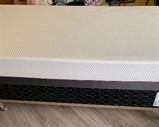 Tulo Twin Memory Foam Bed Mattress/boxspring/frame	26x38x75in	HxWxD
