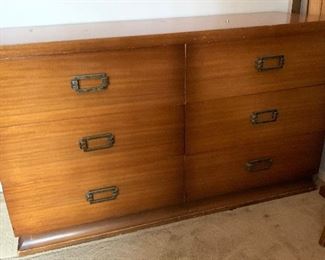Vintage Hardwood 6-Drawer Long Dresser	32x54.5x20in	HxWxD
