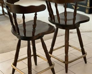 2 Dark Wood Counter Height Chairs Barstools PAIR	31x26x29in seat height: 24in	HxWxD
