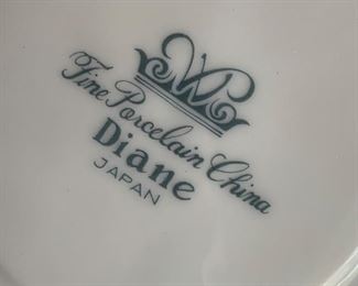 35+ PC Diane Fine Porcelain China Set		
