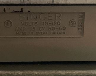 #20 Singer sewing machine old metal 13608m make in great Britain in case    $ 75.00