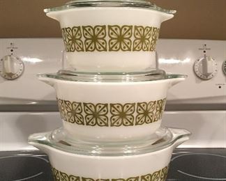 Pyrex in Verde Square Flowers Pattern