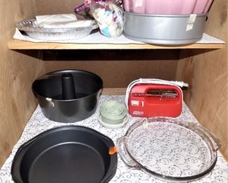 Pie plate, cake pans, Hand Mixer