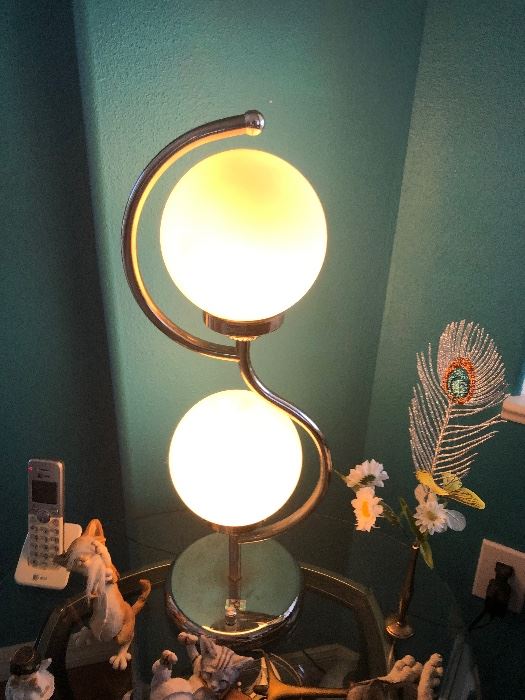 Very cool Art Deco lamp ( only 1)
$40