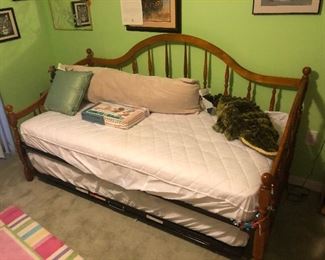 DAy bed with trundle  and matttesses 
$200