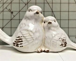 https://www.ebay.com/itm/114113096488 SM3041: PAIR OF WHITE CERAMIC BIRDS
