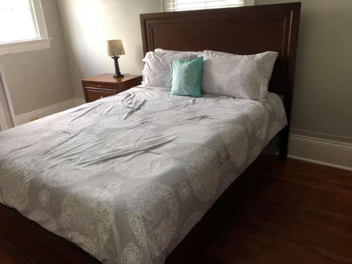 https://www.ebay.com/itm/114190608778	PA001A: Wooden Bed Frame 85"x63"x56" -Tradional Back
 PA001 Bed Frame $125, Mattress $100, nightstand $50, Comforter $20, Lamp $5 .
We will not hold unless Paid for
Venmo @Rafael-Monzon-1
PayPal: Agesagoestatesales@gmail.com
Facebook Message Pay.
Square Invoicing Visa, MasterCard, Amex ...
if paid for we can hold it on L And Rd until a week after quarantine is lifted. Call Us 504-430-0909
No Deliveries